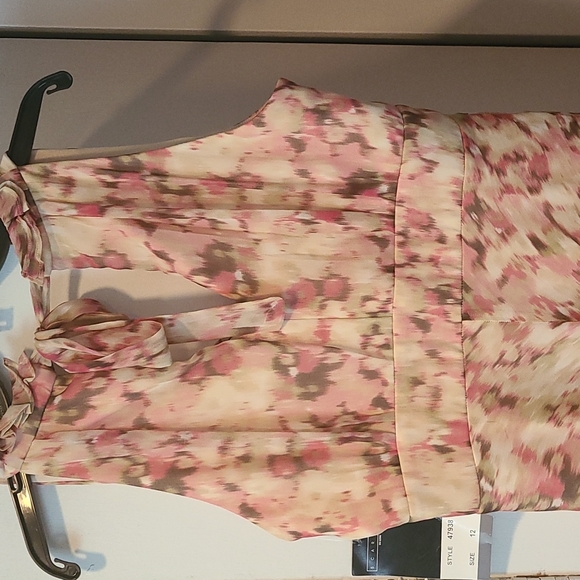 Dress - Picture 5 of 6